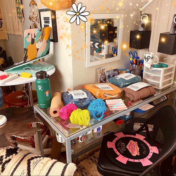 Meet Your Posher, Ali! ✌🏼💛 - Picture 4 of 4